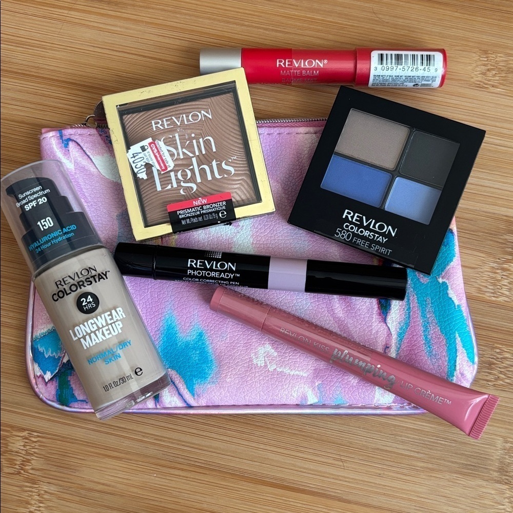 Brand New Revlon Makeup Bag Foundation Bronzer Concealer Eye Shadow Lip Balm